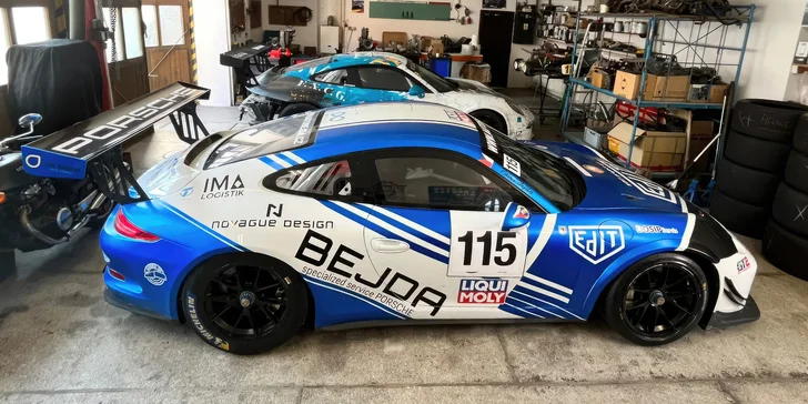 Jedno kolo v Porsche 911 GT3 Cup na závodním okruhu jako spolujezdec