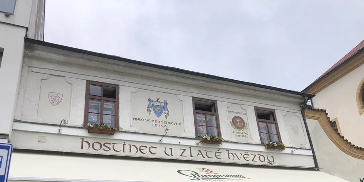 Až 1 500 Kč na vše U Zlaté hvězdy a v bistru N°4: steaky, mořské speciality, česká jídla i vinný bar