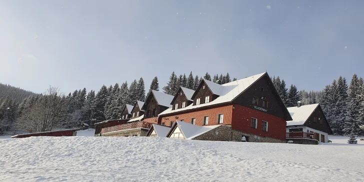 Horský hotel v srdci Krkonoš: snídaně nebo polopenze, vyhřívaný bazén i slevová karta