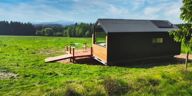 Schovejte se před ruchem měst: krásný tiny house na samotě nedaleko Lipna