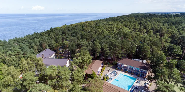 Baltský resort u pláže v Pobierowo: polopenze, neomezený wellness i zábava pro děti