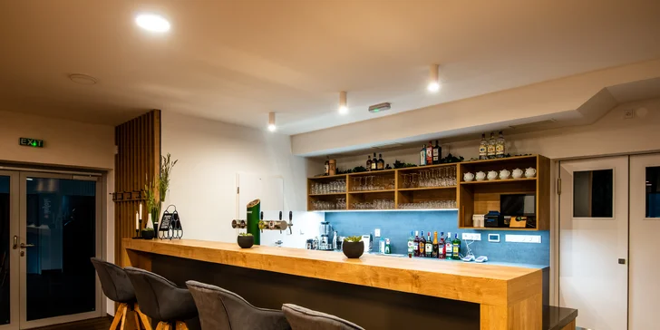 Tříchodové romantické menu pro dva v restauraci s výhledem na Čertovy skály