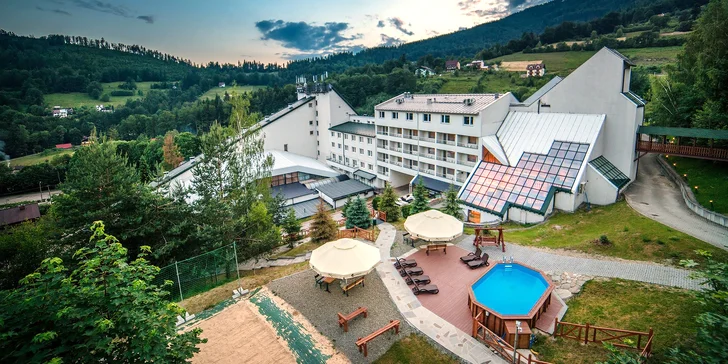 Rodinná dovolená v polských Beskydech: horský hotel s polopenzí, wellness, venkovní bazén a vyžití pro děti