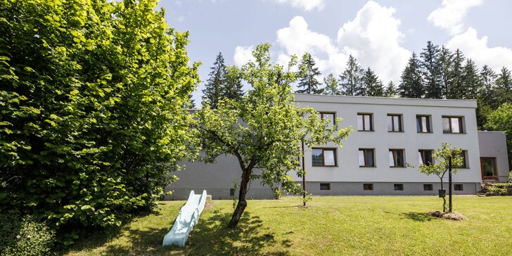 Rodinný pobyt v Beskydech až pro 6 osob: třípokojové apartmány, zahrada s posezením