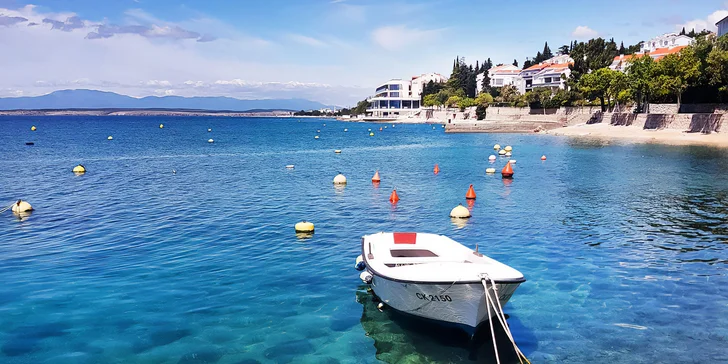 Dovolená na pobřeží Kvarnerského zálivu: jih Crikvenice, hotel 750 m od kamínkové pláže