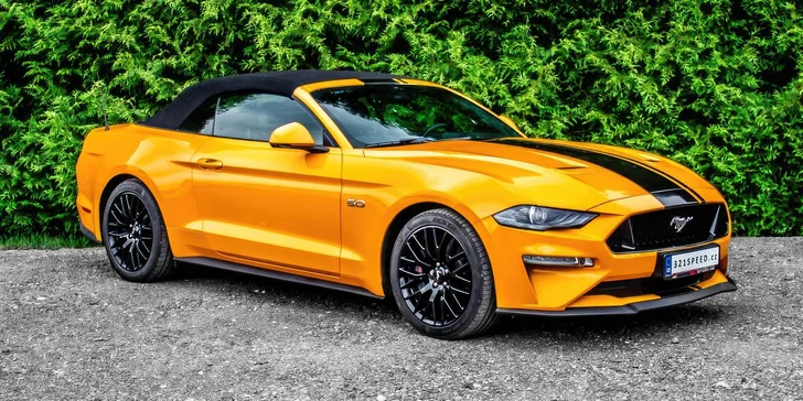 Brutální jízda s větrem ve vlasech: zapůjčení Fordu Mustang GT 5.0 V8 Cabrio na 12 či 24 hodin