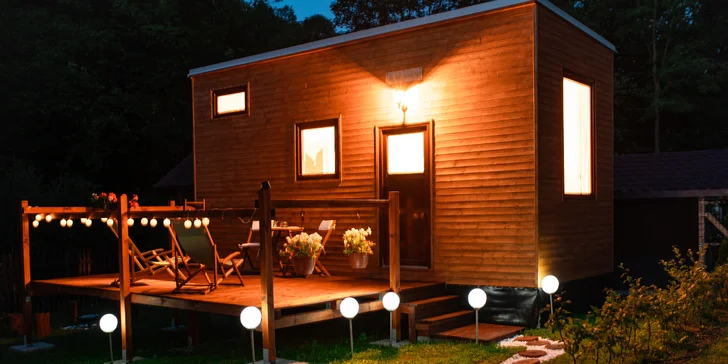 Malý kousek ráje v krásném Tiny House: plně vybavený domek s terasou, ohništěm a piknikovou snídaní