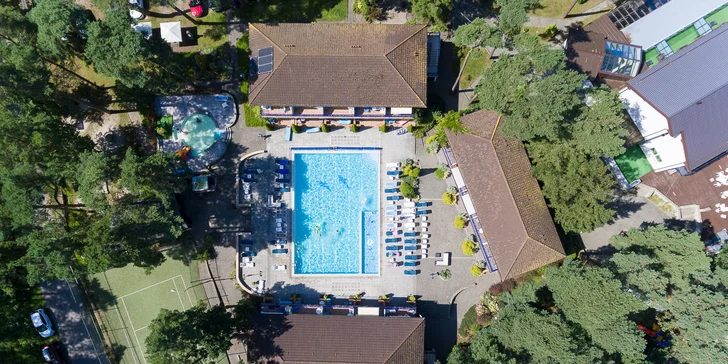 Baltský resort u pláže v Pobierowo: polopenze, neomezený wellness i zábava pro děti