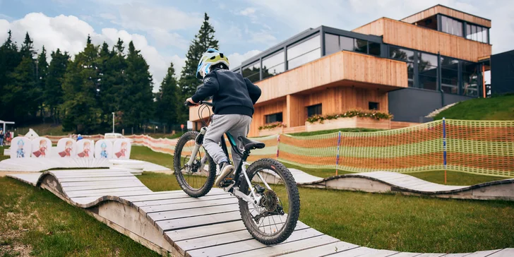 Dovolená ve slovinských Alpách: ubytování na 2–7 nocí, polopenze i elektrokola a vstup do adrenalin parku