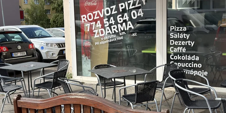 Zažeňte hlad: Pečená kuřecí křídla s pizza chlebem pro 1 i 2 os.