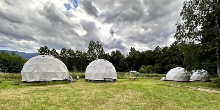 Glamping v kopuli nebo moderní stodola až pro 12 osob u Karpacze