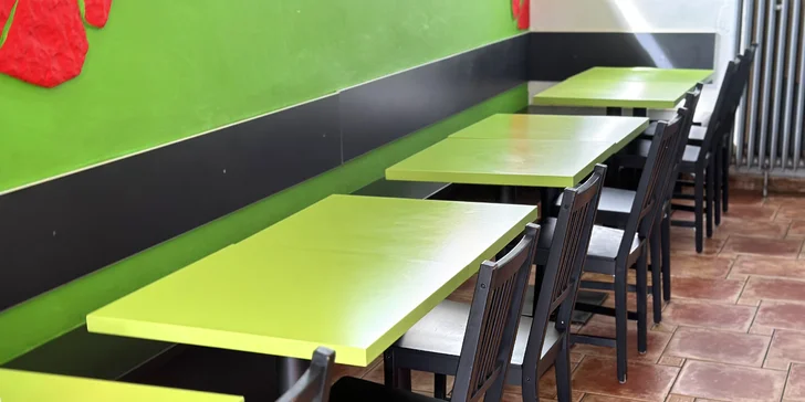 Zažeňte hlad: Pečená kuřecí křídla s pizza chlebem pro 1 i 2 os.