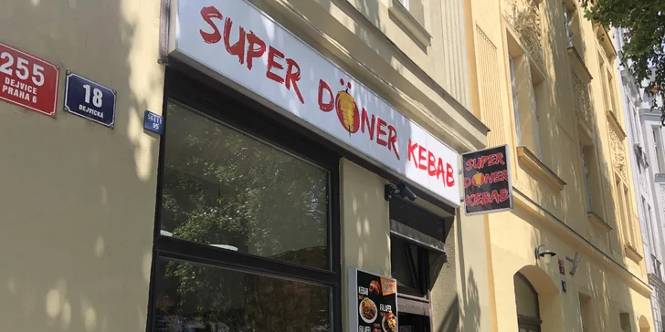 Dokonalý kebab s hovězím či kuřecím masem, dipem dle výběru i ovčím sýrem na Dejvické