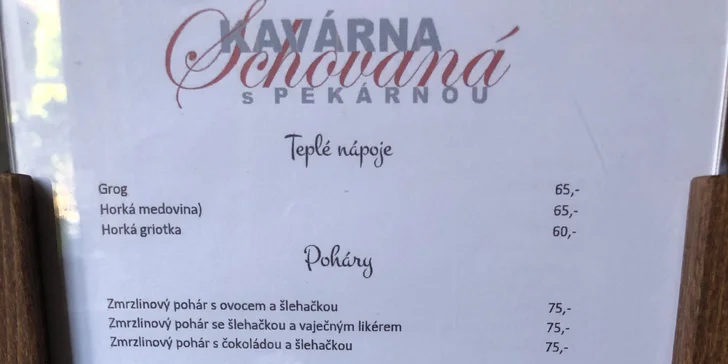 Káva i zákusky v centru Berouna: vídeňská se šlehačkou i latte a dortík podle výběru