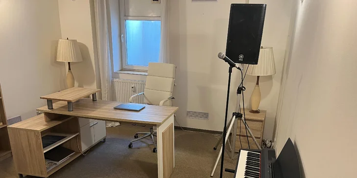 Individuální lekce zpěvu nebo hry na klavír pro děti i dospělé: 45–60 min.
