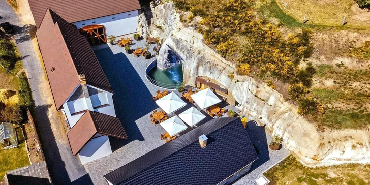 Netradiční pokoj v pískovcové skále: romantická atmosféra, vlastní koupelna a snídaně v ceně