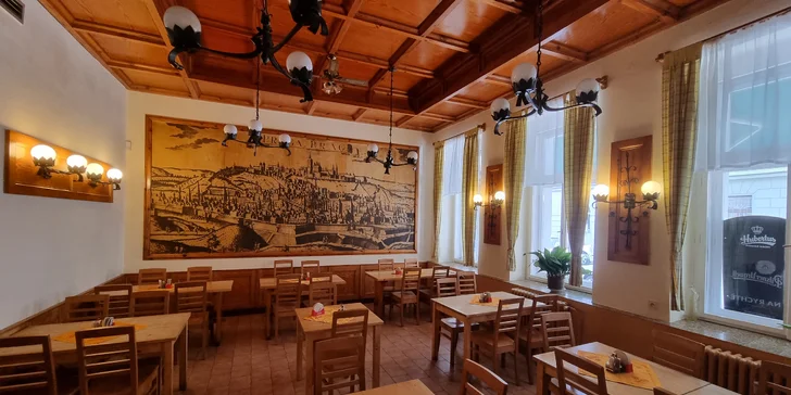 Vymazlené menu s burgerem i quesadillou a hranolky z vyhlášeného podniku v Nuslích