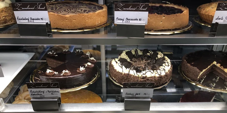 Káva, čaj nebo frappé i slaná či sladká pochoutka pro jednu nebo dvě osoby