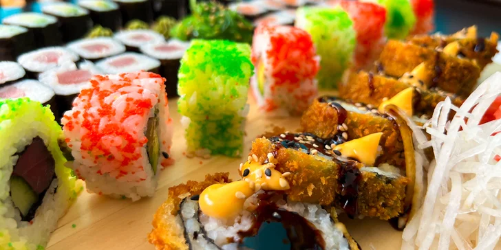 Set 30, 46 či 70 ks sushi: maki i nigiri či roll s lososem, krabem nebo avokádem