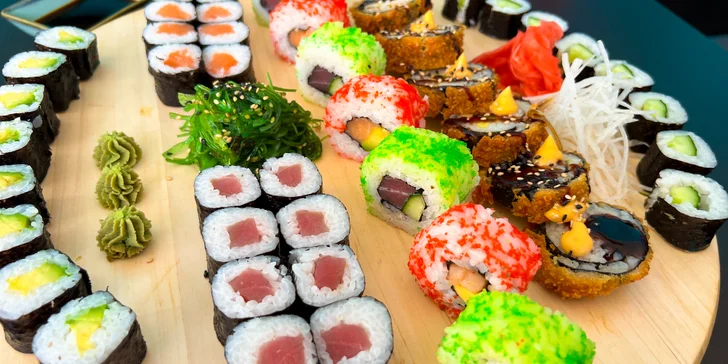 Set 30, 46 či 70 ks sushi: maki i nigiri či roll s lososem, krabem nebo avokádem
