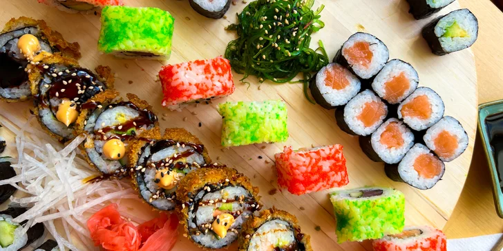 Set 30, 46 či 70 ks sushi: maki i nigiri či roll s lososem, krabem nebo avokádem