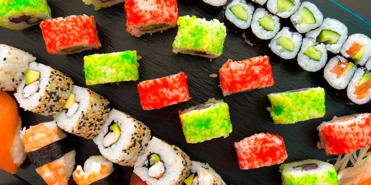 Set 30, 46 či 70 ks sushi: maki i nigiri či roll s lososem, krabem nebo avokádem