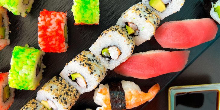 Set 30 či 70 ks sushi v centru Frýdku-Místku: maki i nigiri či roll s lososem, krabem nebo avokádem