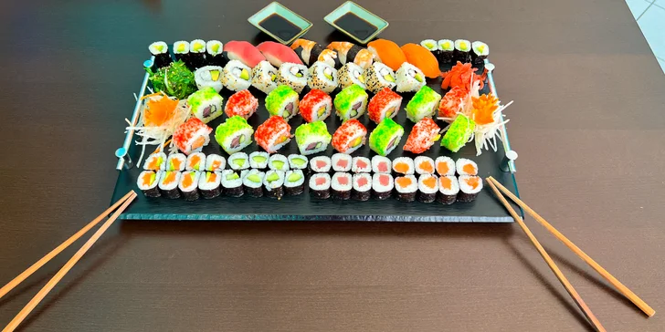 Set 30, 46 či 70 ks sushi: maki i nigiri či roll s lososem, krabem nebo avokádem