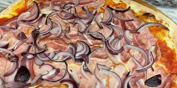 Jedna nebo dvě pizzy o průměru 45 cm podle výběru z 27 druhů