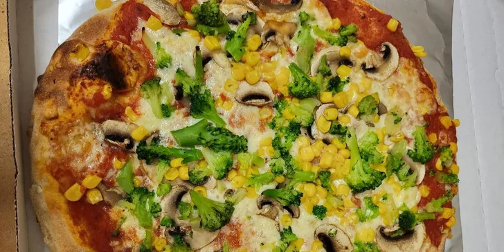 Jedna nebo dvě pizzy o průměru 45 cm podle výběru z 27 druhů