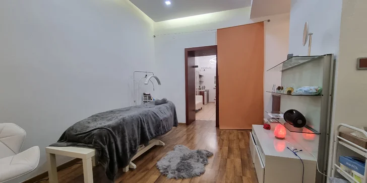 Úprava a barvení obočí, lash lifting i prodloužení řas metodou 2D v salonu na Vinohradech