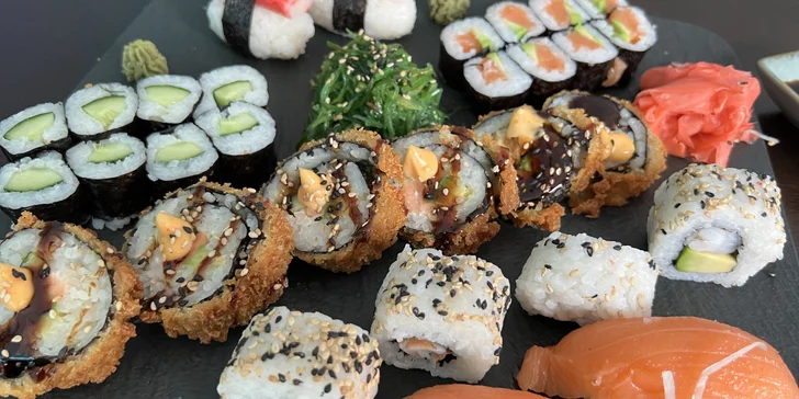 Set 30 či 70 ks sushi v centru Frýdku-Místku: maki i nigiri či roll s lososem, krabem nebo avokádem