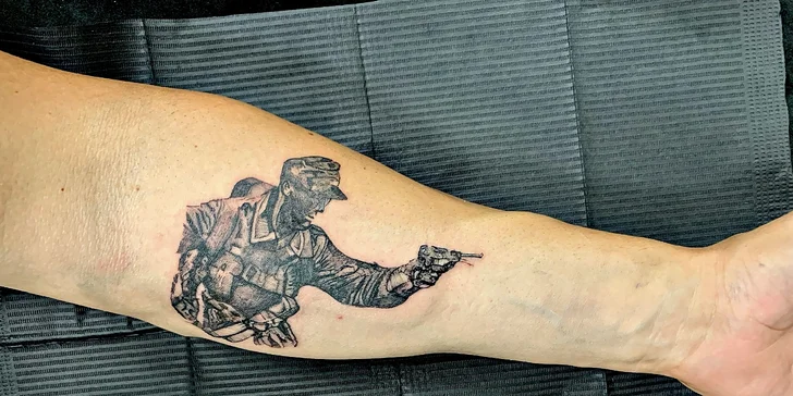 Nové tetování dle vlastního motivu o rozměru až 5 x 5 cm pro jednotlivce i dvojice