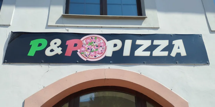Jedna nebo dvě pizzy o průměru 45 cm podle výběru z 27 druhů