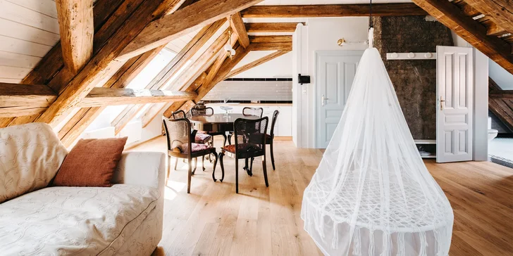 Luxusní hotel jen kousek od Prahy: pokoj či apartmá se snídaní