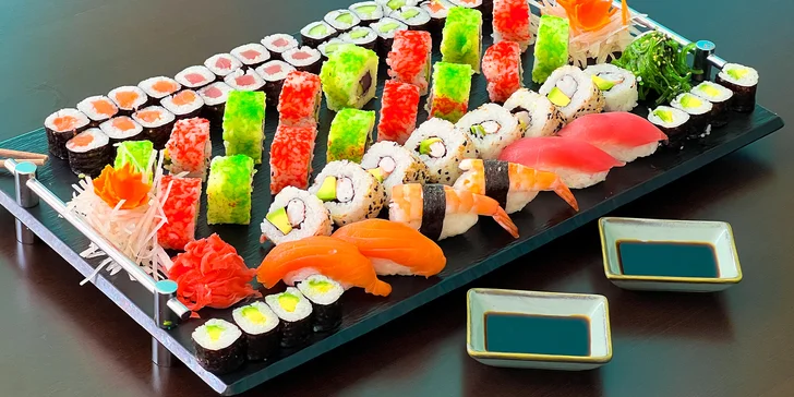 Set 30, 46 či 70 ks sushi: maki i nigiri či roll s lososem, krabem nebo avokádem