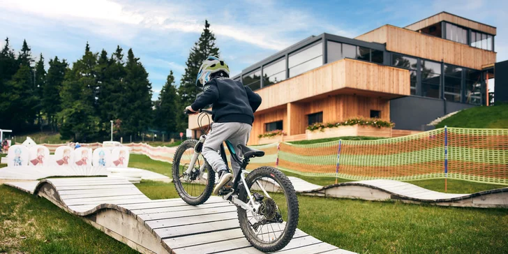 Slovinské Alpy: moderní ubytování pro pár i rodinu, výlety, polopenze i adrenalin, 2 děti zdarma