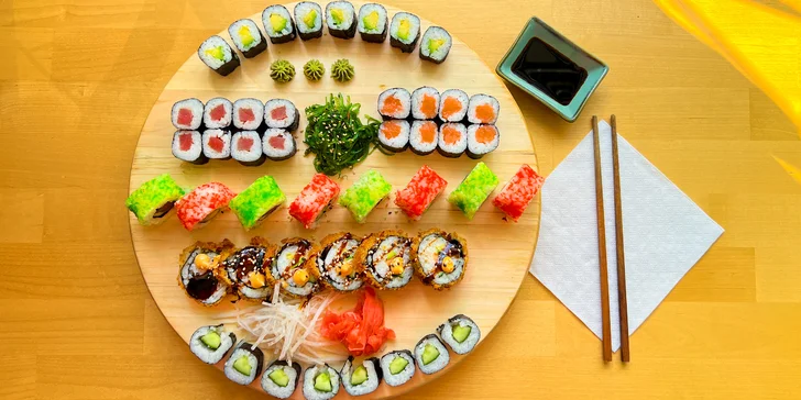 Set 30, 46 či 70 ks sushi: maki i nigiri či roll s lososem, krabem nebo avokádem