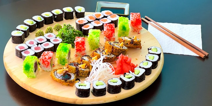 Set 30, 46 či 70 ks sushi: maki i nigiri či roll s lososem, krabem nebo avokádem
