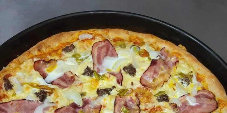 Jedna nebo dvě pizzy o průměru 45 cm podle výběru z 27 druhů