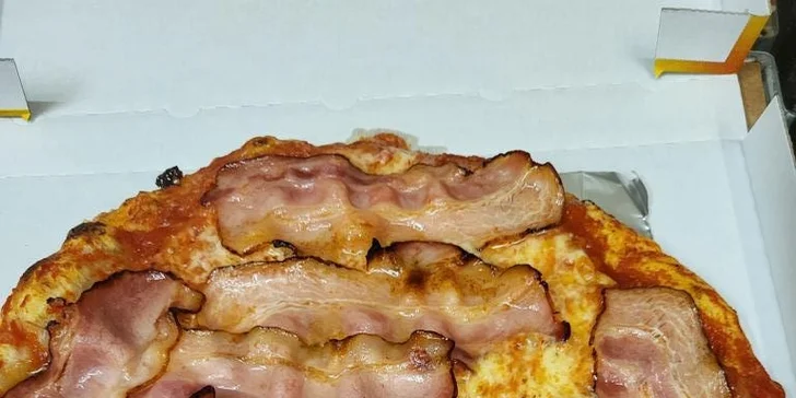 Jedna nebo dvě pizzy o průměru 45 cm podle výběru z 27 druhů