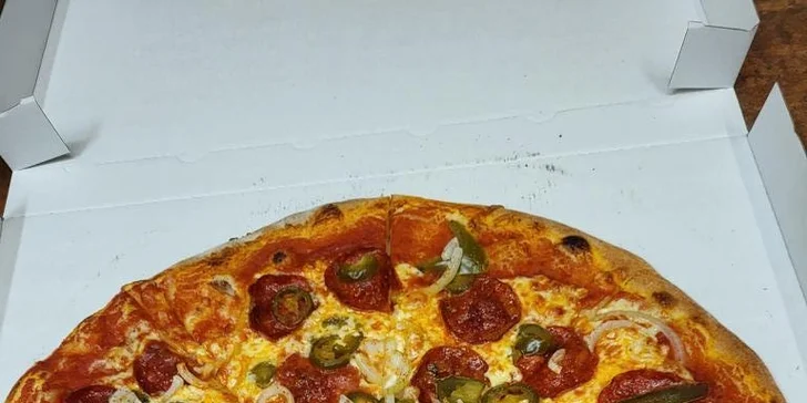 Jedna nebo dvě pizzy o průměru 45 cm podle výběru z 27 druhů