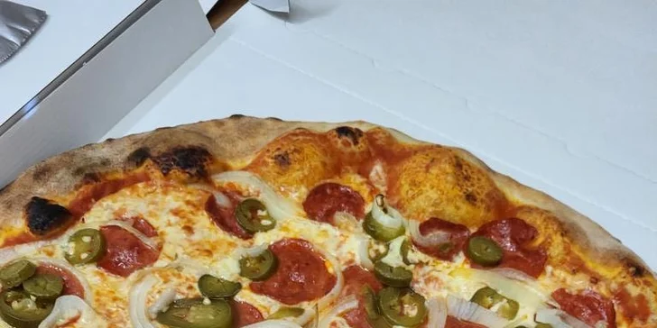Jedna nebo dvě pizzy o průměru 45 cm podle výběru z 27 druhů