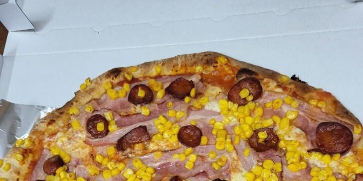 Jedna nebo dvě pizzy o průměru 45 cm podle výběru z 27 druhů
