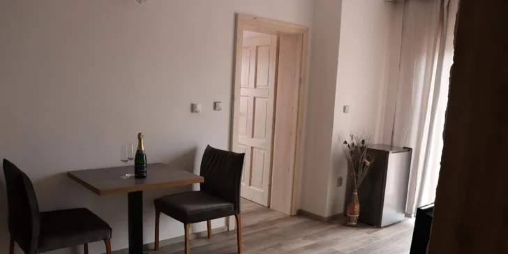 Apartmány v Horní Plané s výhledem na Lipno: venkovní posezení s grilem, infrasauna