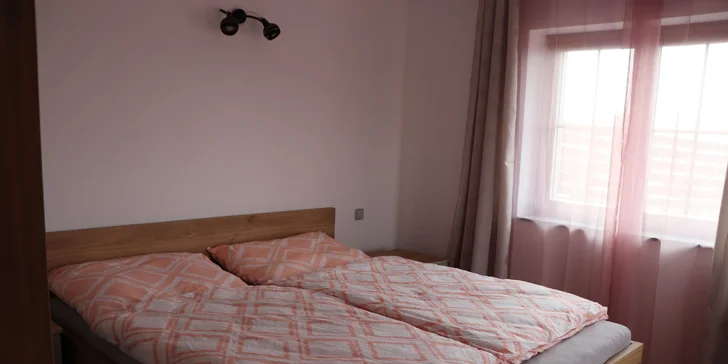 Apartmány v Horní Plané s výhledem na Lipno: venkovní posezení s grilem, infrasauna