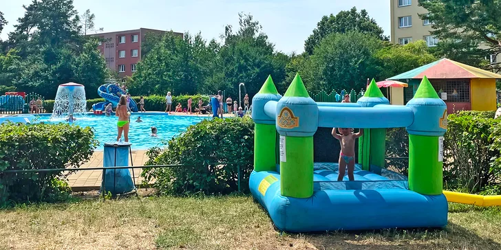 Vstup na jediné koupaliště s bezchlorovou vodou v Brně: pro děti i dospěláky