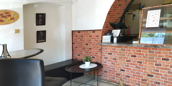 Jedna nebo dvě pizzy o průměru 45 cm podle výběru z 27 druhů