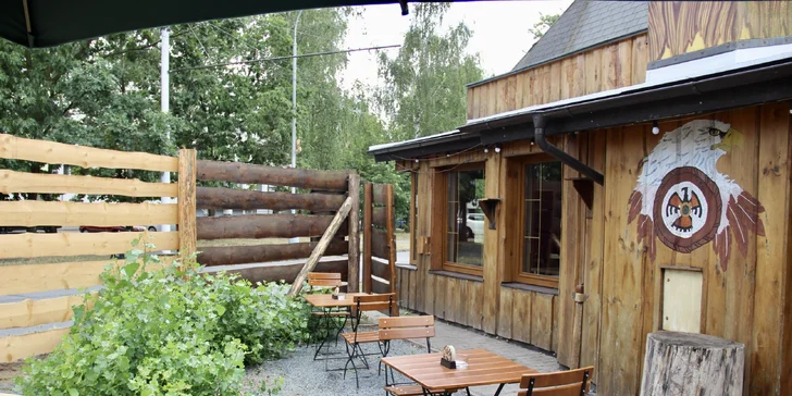 Masové prkno pro dva na kraji Pardubic: Buffalo wings, vepřová žebra a panenka i hovězí svíčková