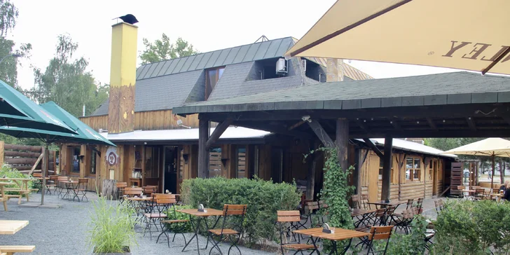 Tříchodové asijské menu pro 2 osoby: závitky, krevety, Bún Bò Nam Bộ a kachna i dezert